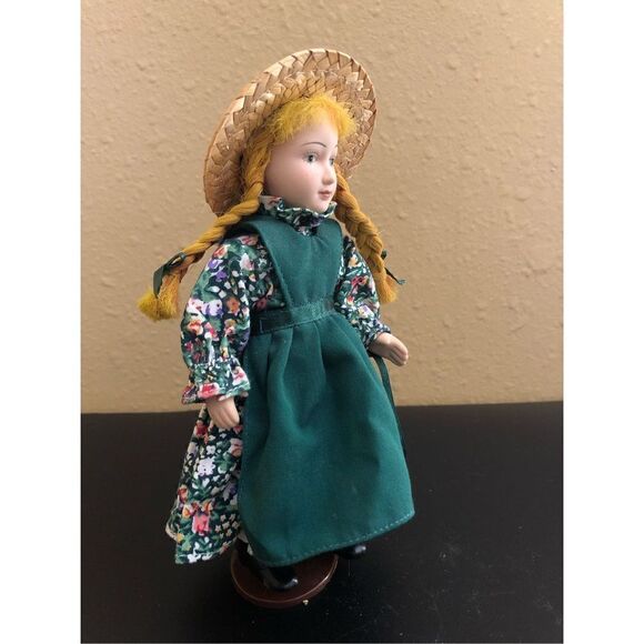 Anne Of Green Gables 7 Inch Treasury Edition Full Body Porcelain Doll - Picture 3 of 13